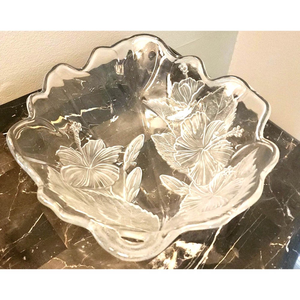 Savoir Vivre Embossed Hibiscus Serving Bowl